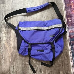 Vintage Patagonia Half Mass 15L Messenger Bag Purple